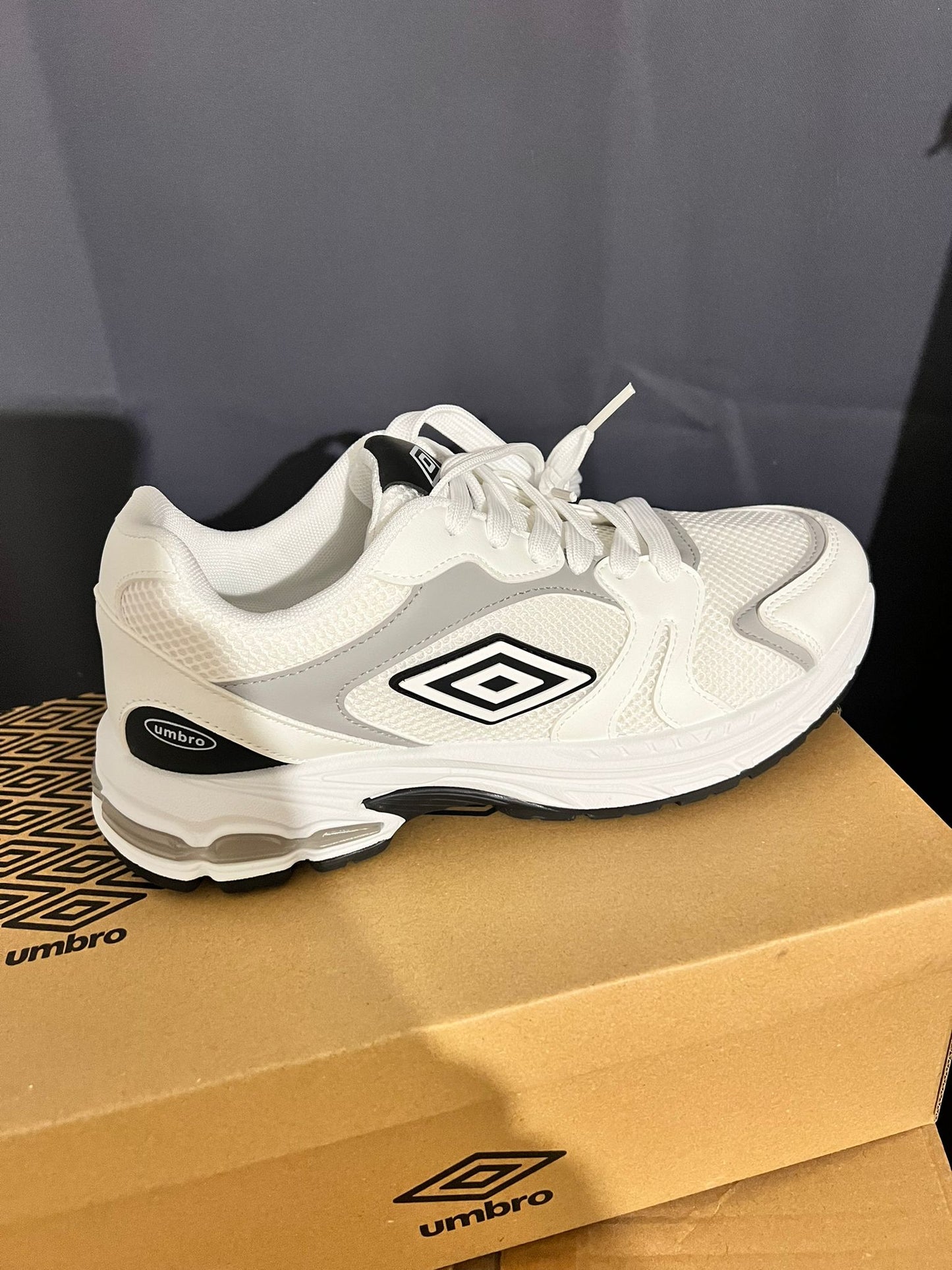 Umbro blanche