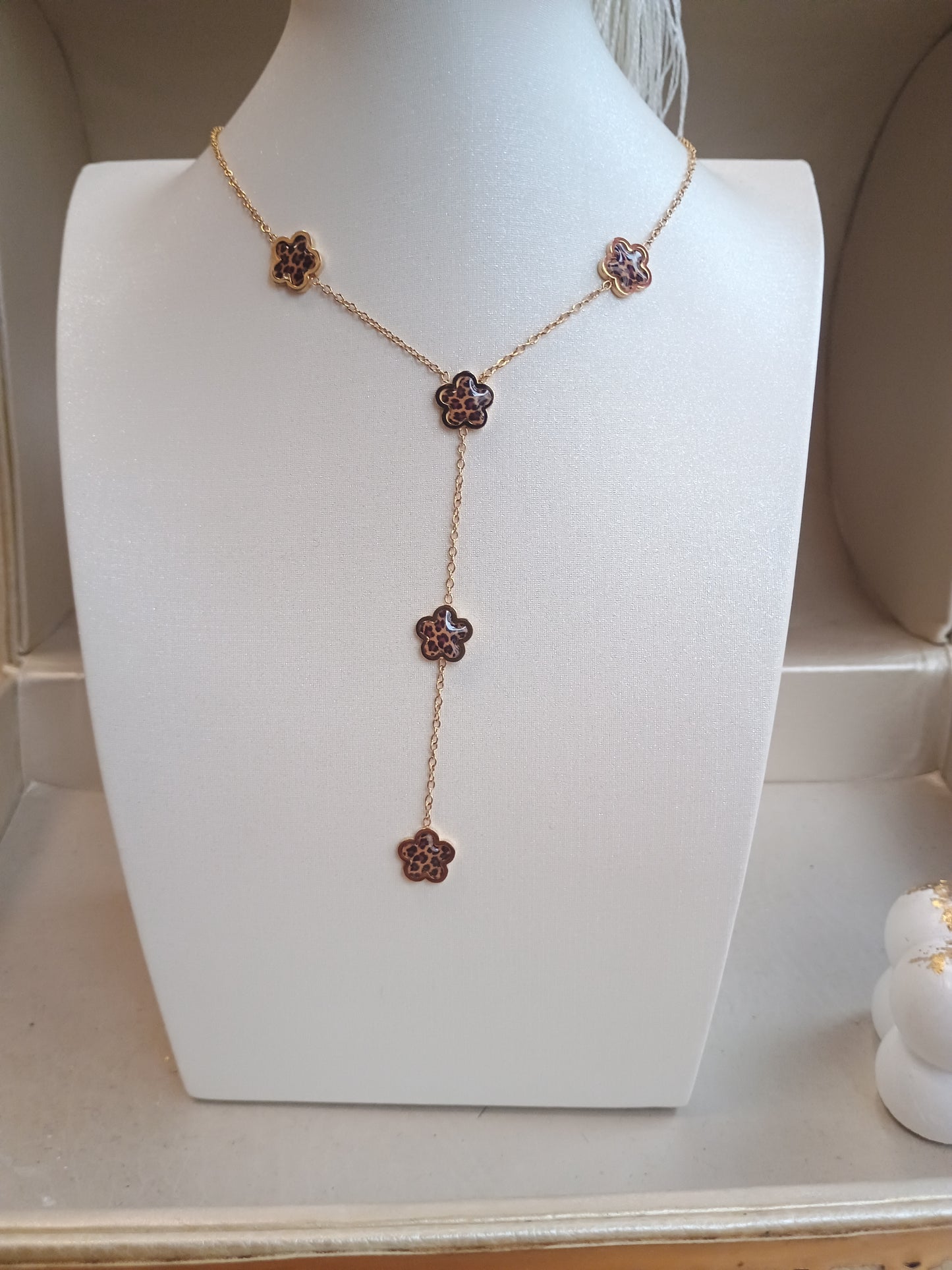 Collier leo