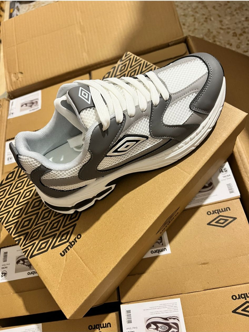 Umbro gris et blanche