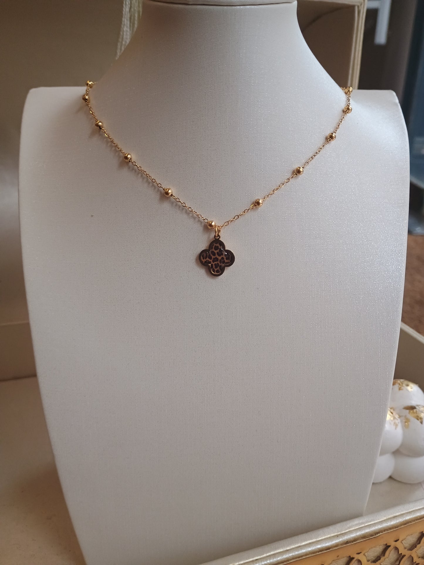 Collier tefla