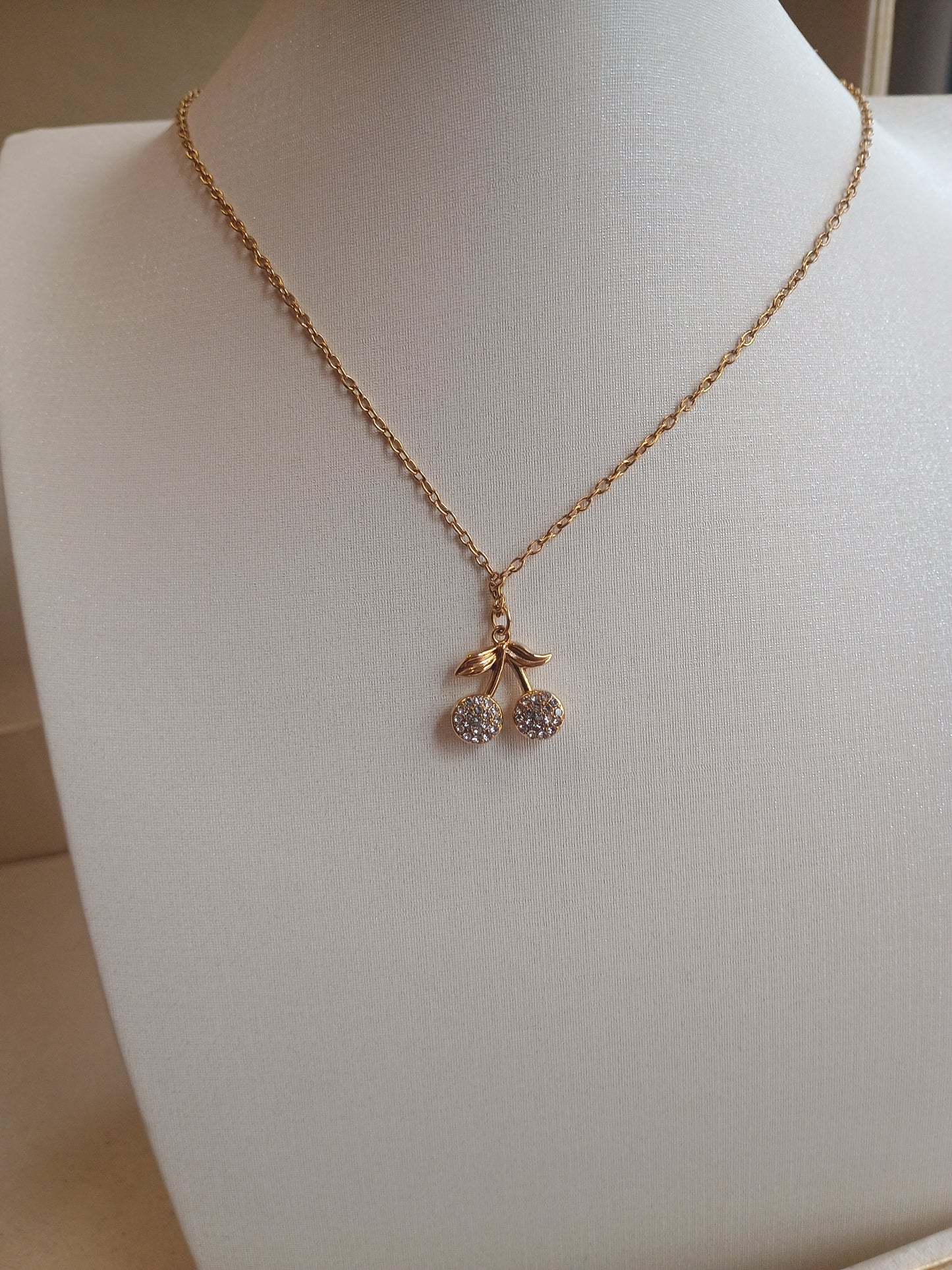 Collier cerise