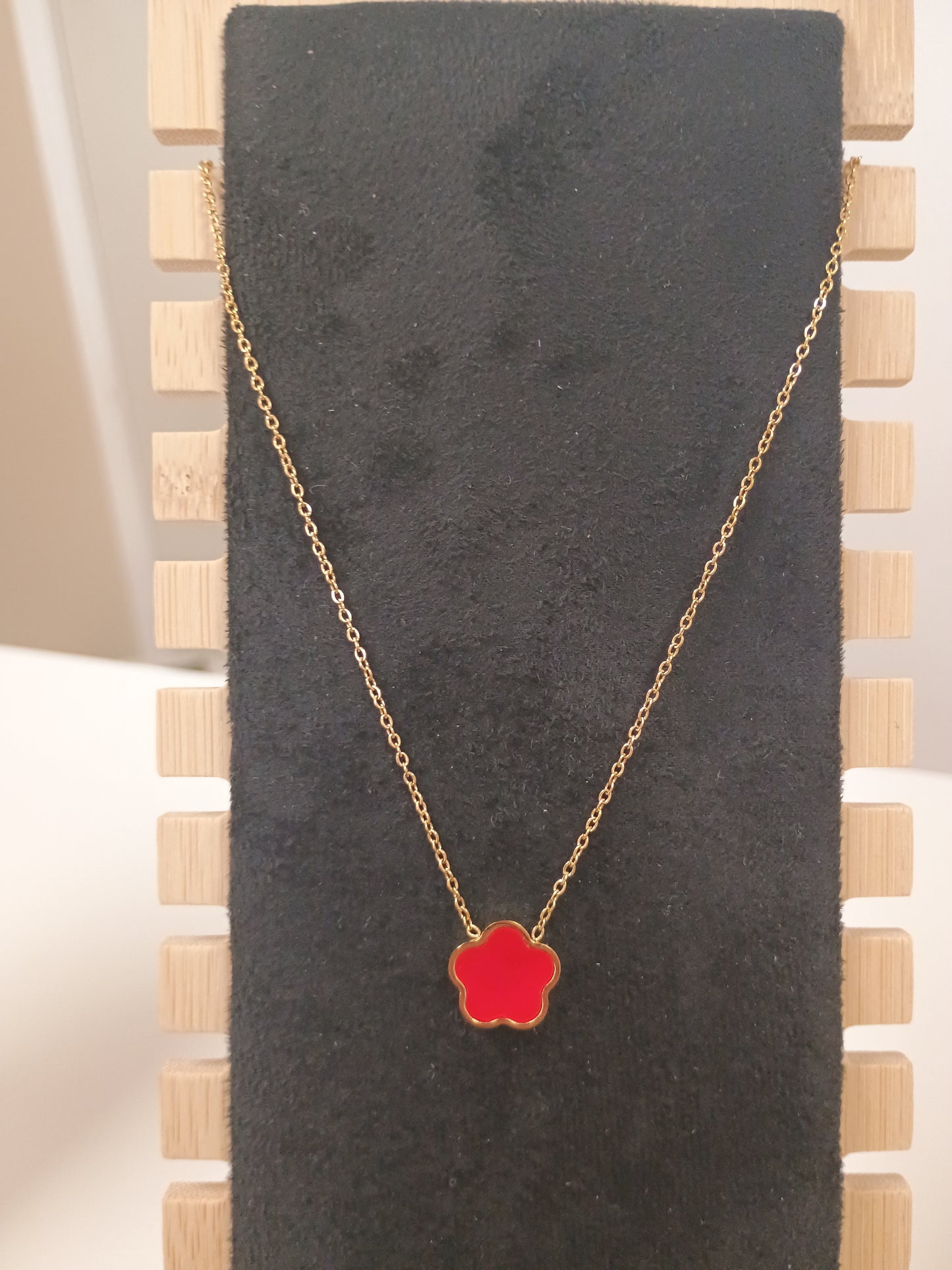 Collier trèffle rouge